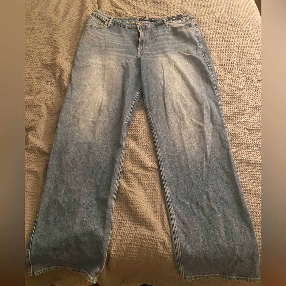 Hollister medium wash, high rise dad jeans
